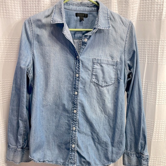 J. Crew. Denim Button down - Picture 1 of 4